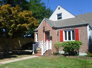 62 11th Ave, Mineola, NY 11501