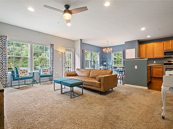 5th image of 90 Kensington Dr