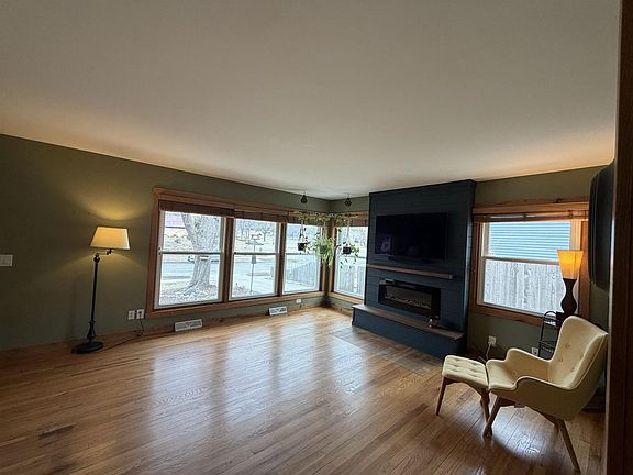 4th image of 609 Constitution Lane