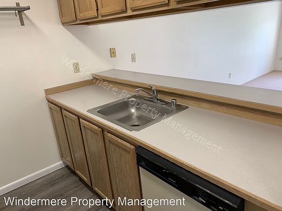 5th image of 155 NE Myreboe St APT F
