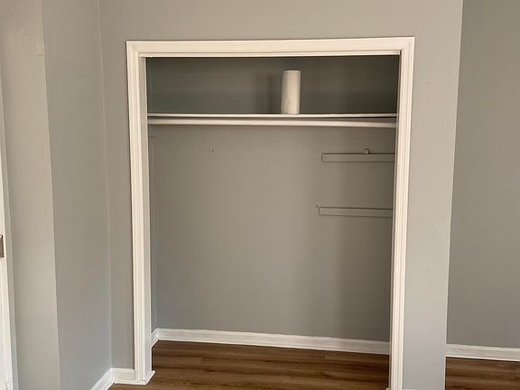 3rd image of 1458 E Main St Rm 21