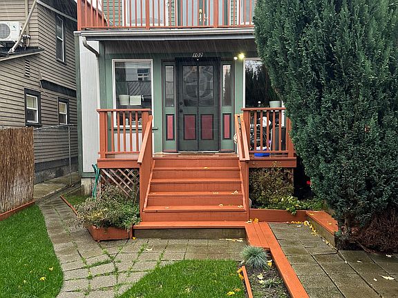 2918 Hoyt Ave duplex