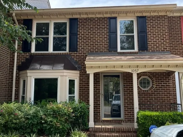 1057 Tottenham Ln, Virginia Beach, VA 23454