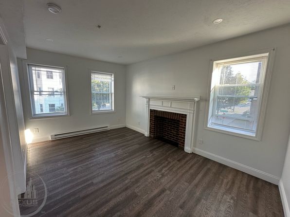 1039 Main St #4
