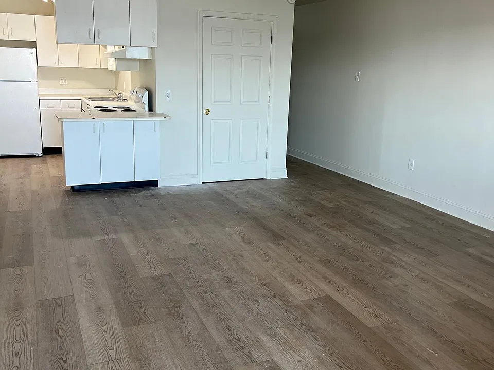 920 N Front St #8