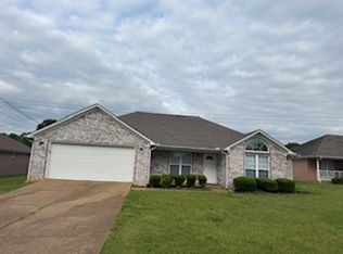 18 Hedgefield Dr, Jackson, TN 38305