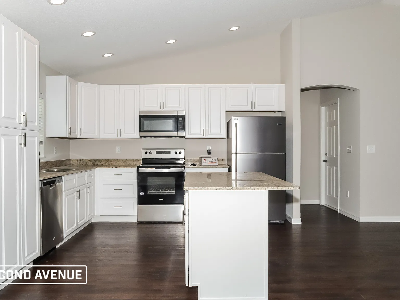 3 bed, 2.0 bath, 1710 sqft, $1,724 — Photo 4