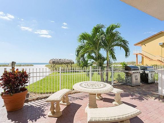 3rd image of 500 Estero Blvd