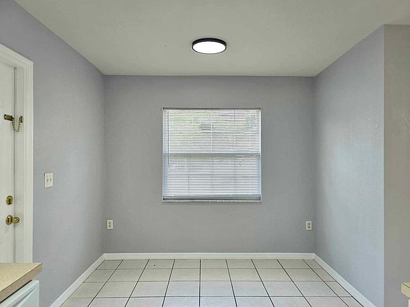5th image of 212 S Eastside Dr