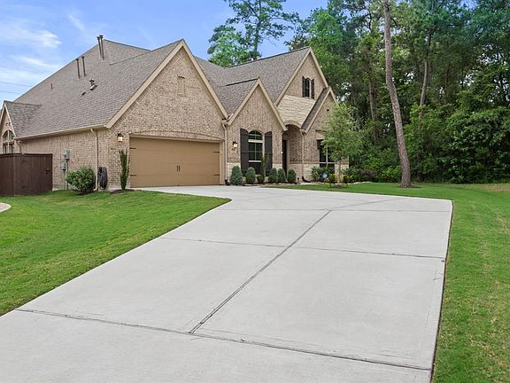 Home is privately positioned with no neighbors directly to the front or side. 3-car tandem garage and tons of driveway space.