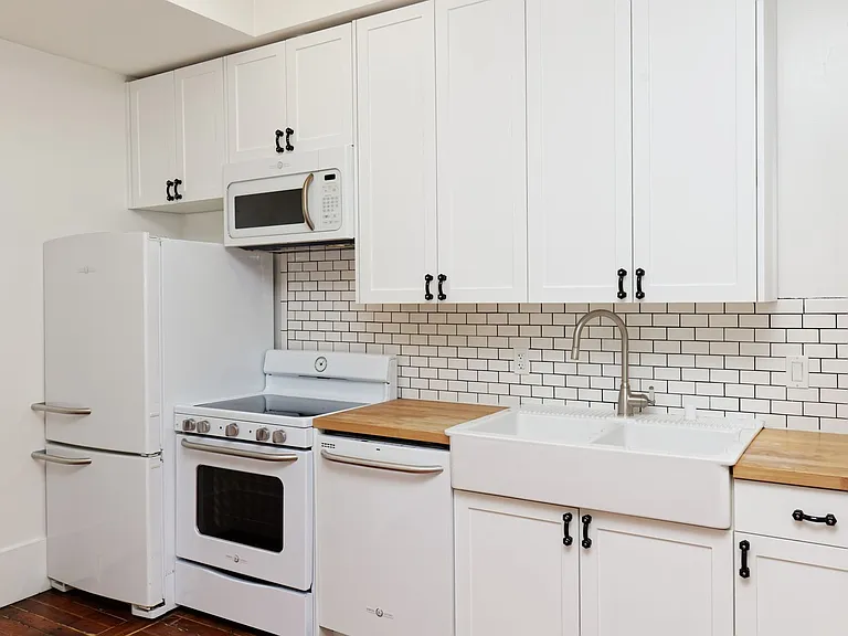 1605 Clay St — Photo 10