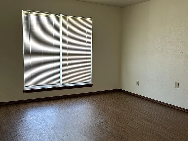 214 Falcon Ct — Photo 19