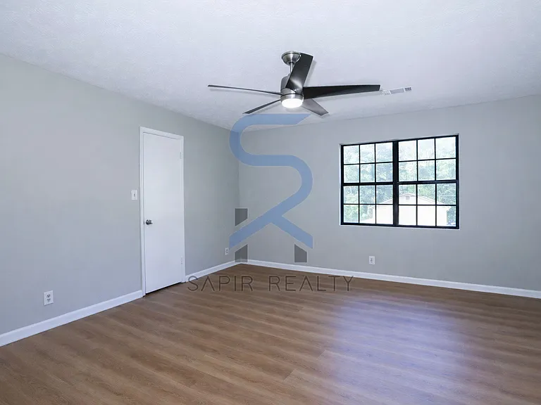 320 Sprucewood Ct — Photo 8