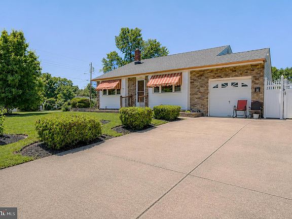 3rd image of 103 Barclay Dr