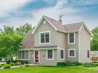 303 W Glade Rd, Palatine, IL 60067