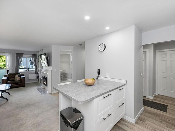 4th image of 3900 Shelbourne St #201