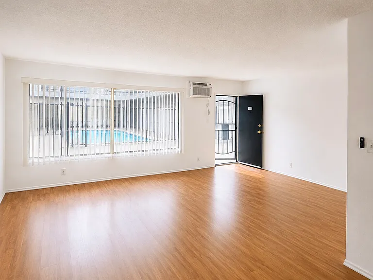 1250 N Kingsley Dr #106 — Photo 2