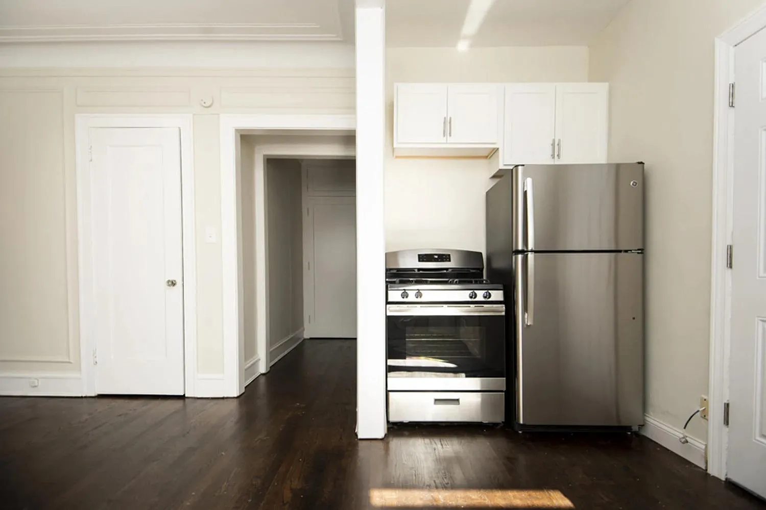 3 bed, 1250 sqft, $3,445 — Photo 2