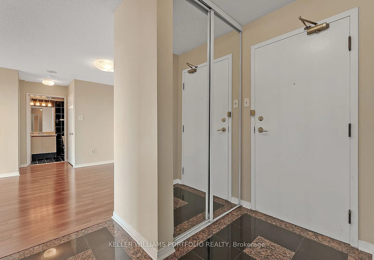 3 bed, $3,000 — Photo 2