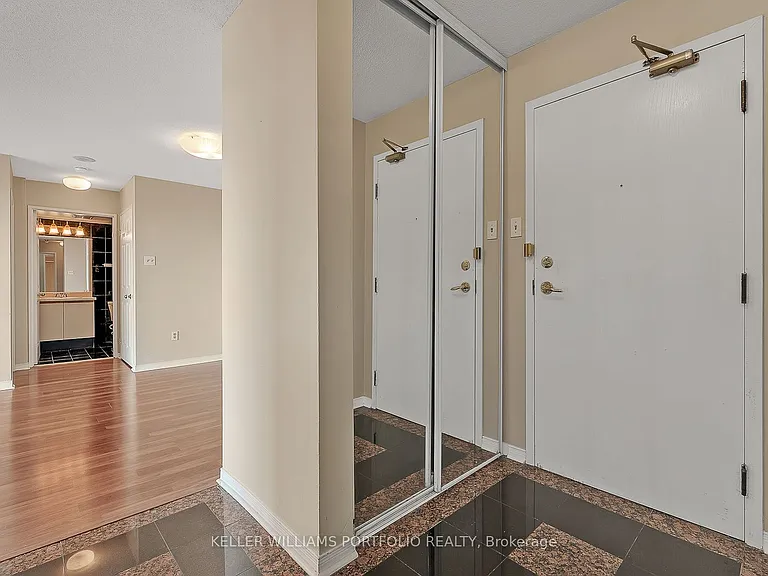 400 Webb Dr #1402 — Photo 2