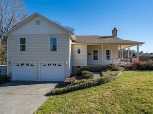 2006 Ridgefield Rd, Johnson City, TN 37601