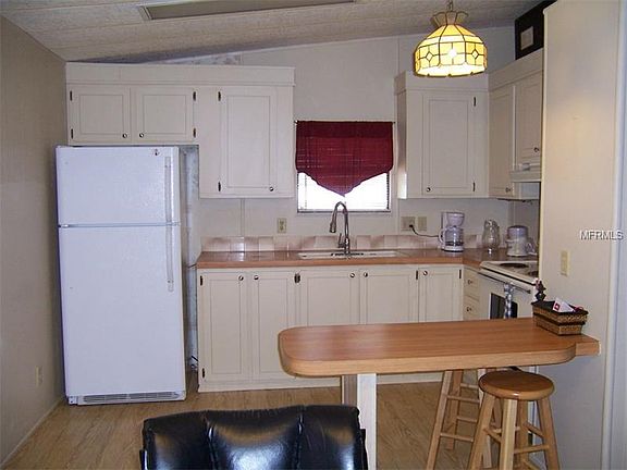 3rd image of 4962 Colonnades Cir E