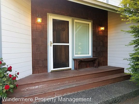3rd image of 5202 Durand Pl SE