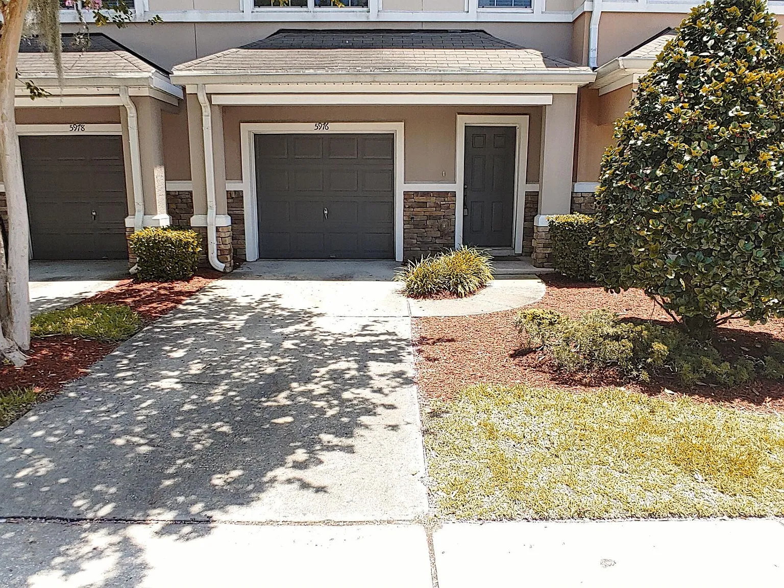 2 bed, 2.5 bath, 1407 sqft, $1,895 — Photo 2
