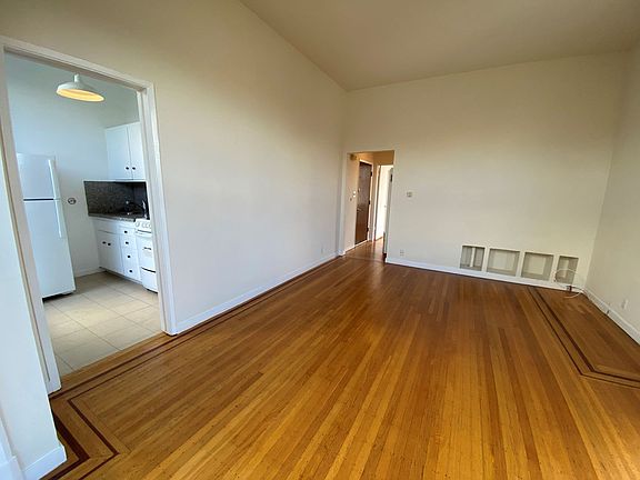 4th image of 3055-3063 Sacramento St #18