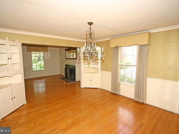 4th image of 1309 Trinity Dr