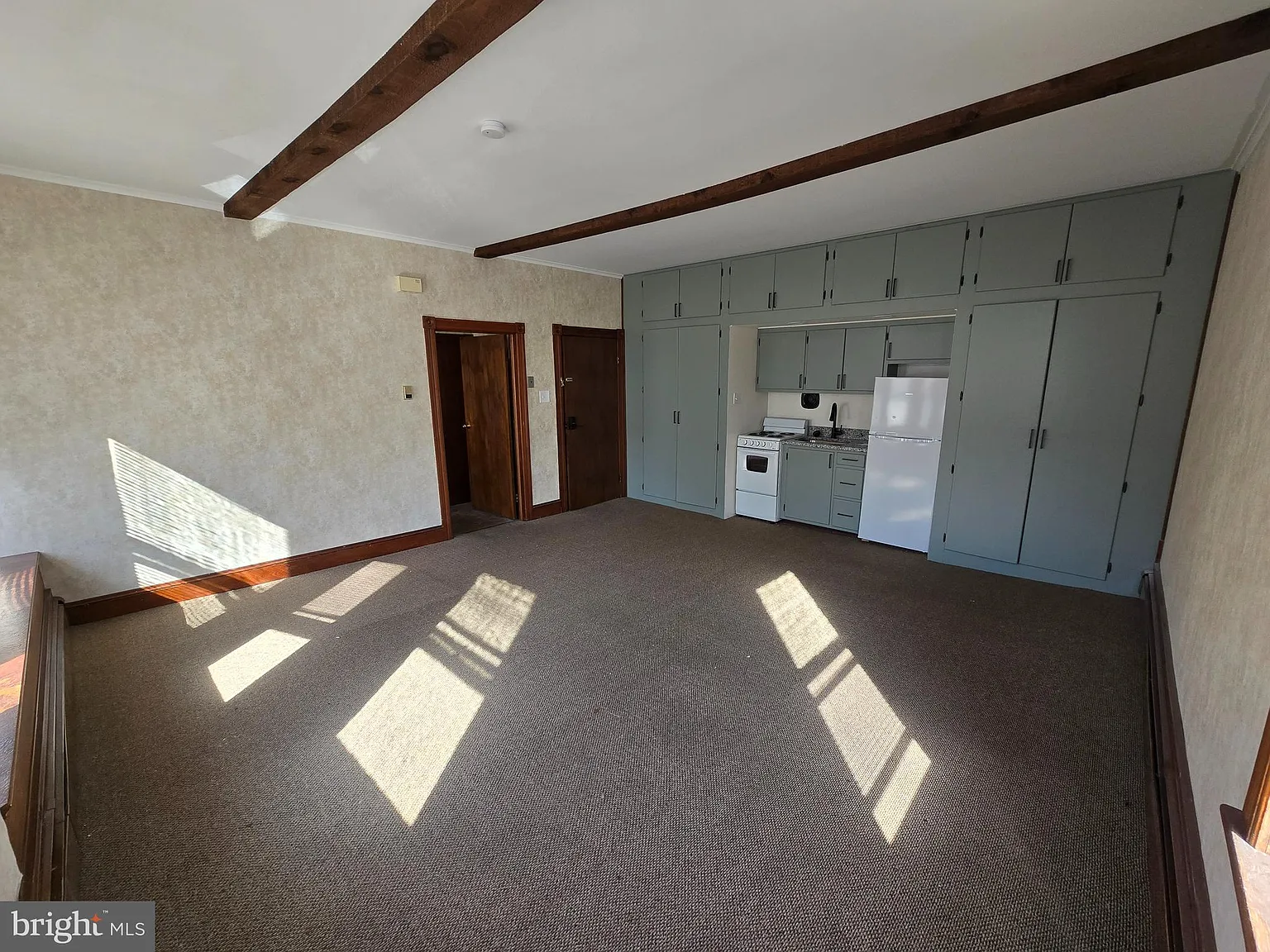 Studio, $875 — Photo 4
