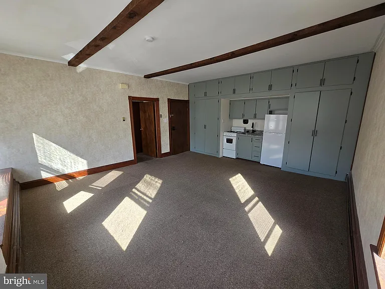 209 E Market St #2F — Photo 4
