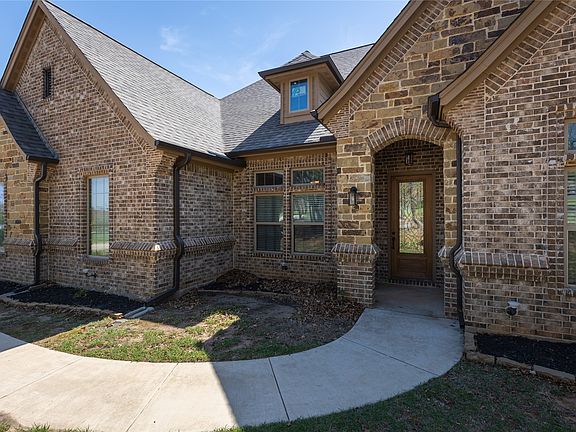 3rd image of 143 Wrigley Dr