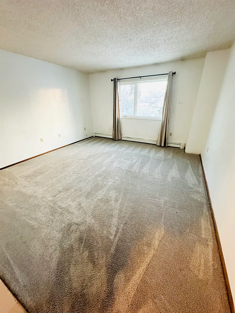 Building Photo - 910 4th Ave