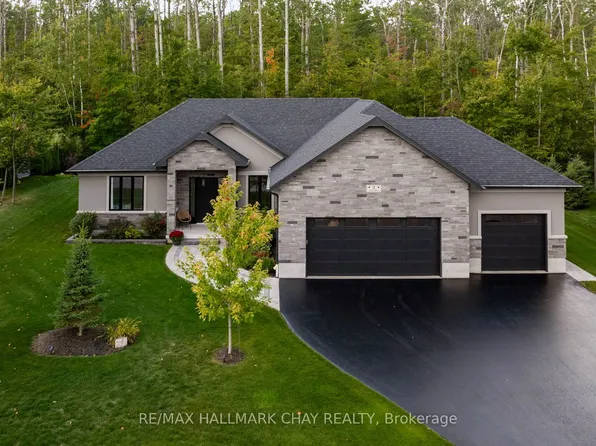 8 Byers St, Springwater, ON L9X 2A3