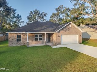 617 Peach St, Ocean Springs, MS 39564