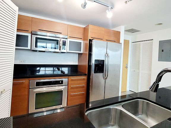 5th image of 244 Biscayne Blvd APT 2710