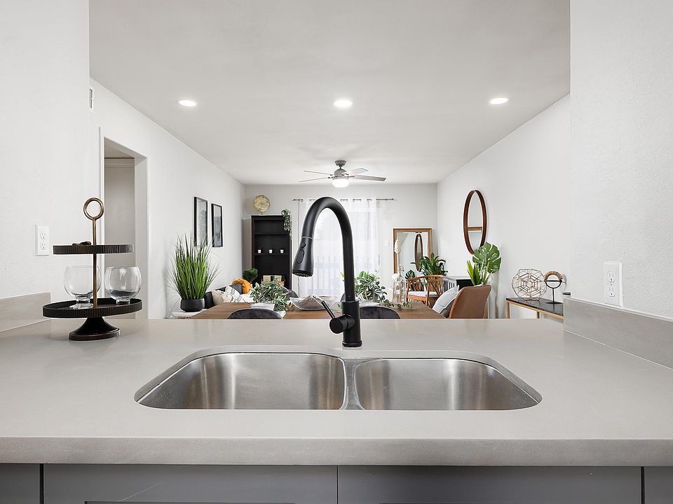 1st image of 3804 N 8th Ct APT 1