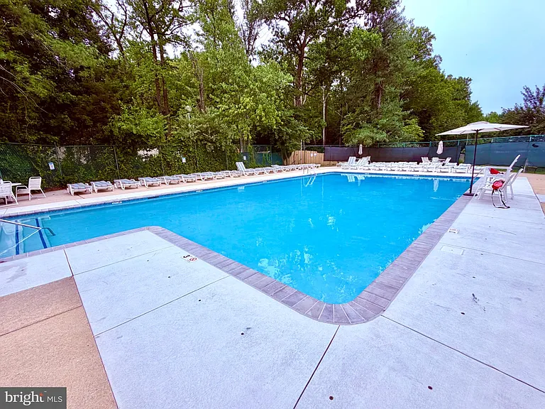 38 Chiswick Dr — Photo 12