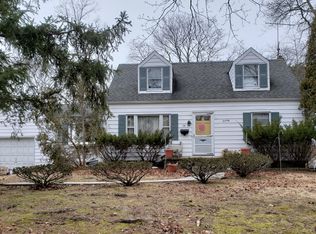 26 Wallace Ave, Oakhurst, NJ 07755