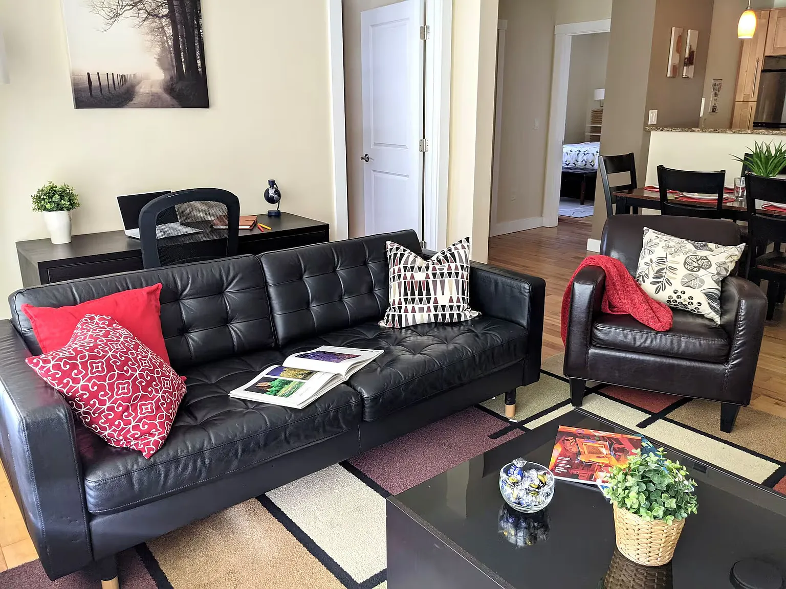 2 bed, 995 sqft, $4,400 — Photo 1