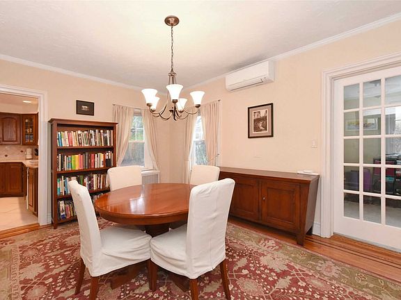 4th image of 147 Chestnut St