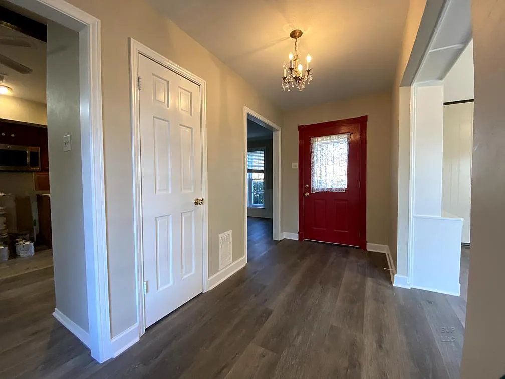 4 bed, 2128 sqft, $2,800 — Photo 2