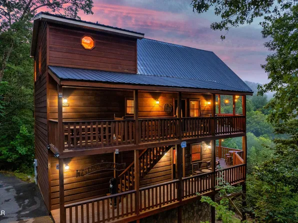2420 Misty Shadows Dr, Sevierville, TN 37862