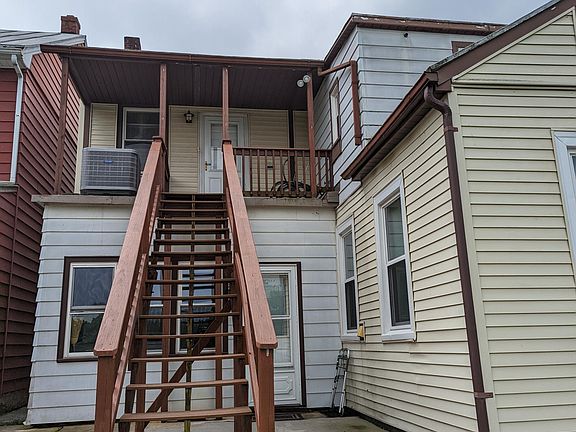2nd image of 137 W Market St APT 2