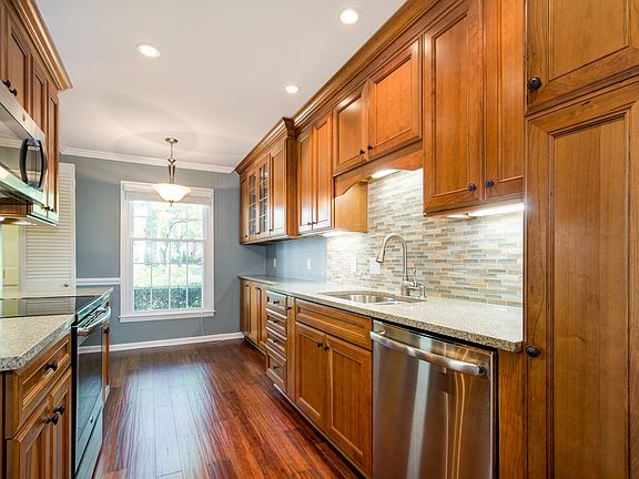 3rd image of 2345 Hayloft Cres