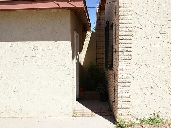 3rd image of 3106 Isla Marino St