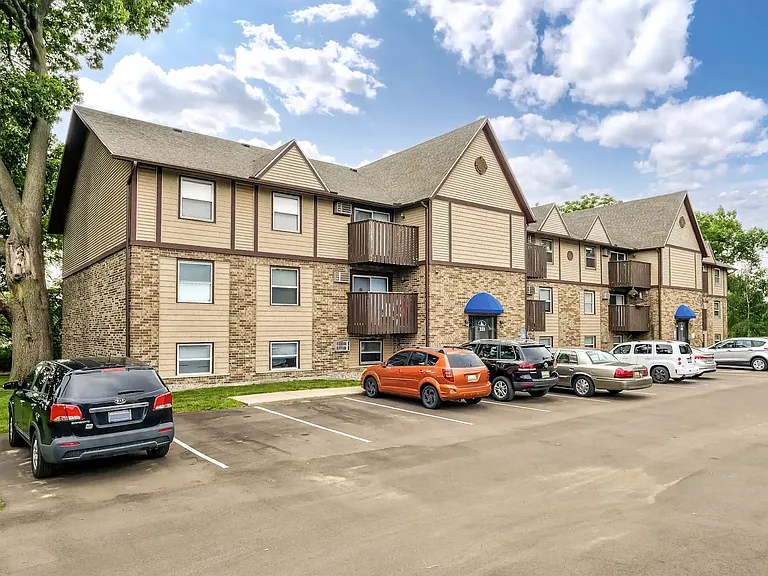Sunset Lake Apartments — Photo 6