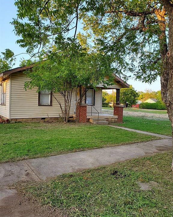 1st image of 908 W Liveoak St