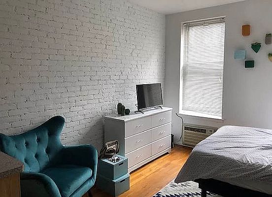 4th image of 408 E 88th St APT 4D